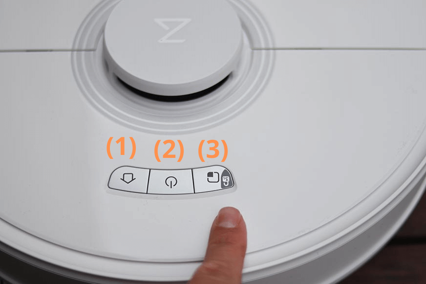 Roborock Q7 Max+ control buttons on the top of the robot vacuum cleaner.